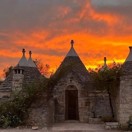 Trullo Amalia Con Piscina Privata 別荘
